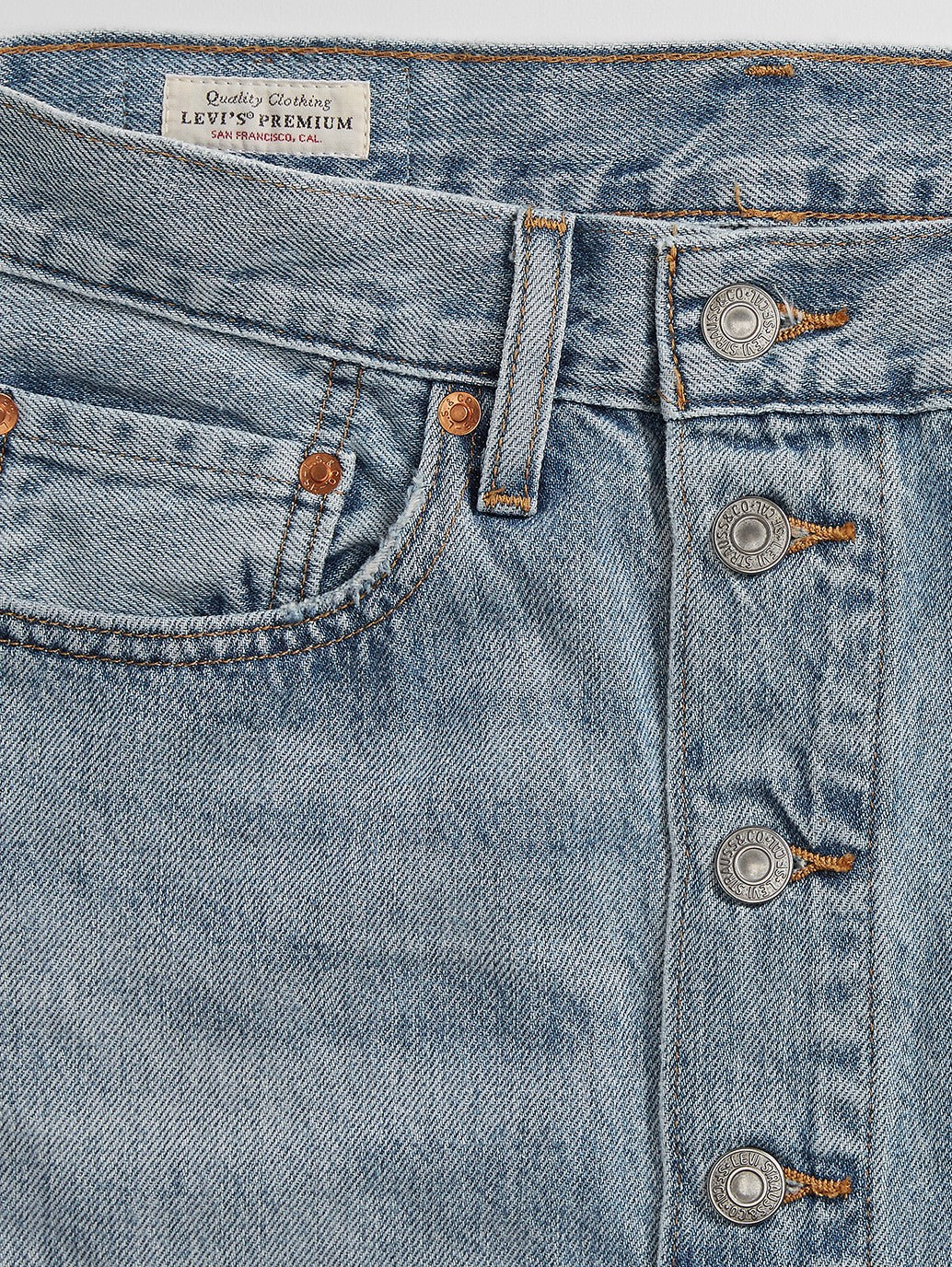 Levi's® 正面扣環中長裙