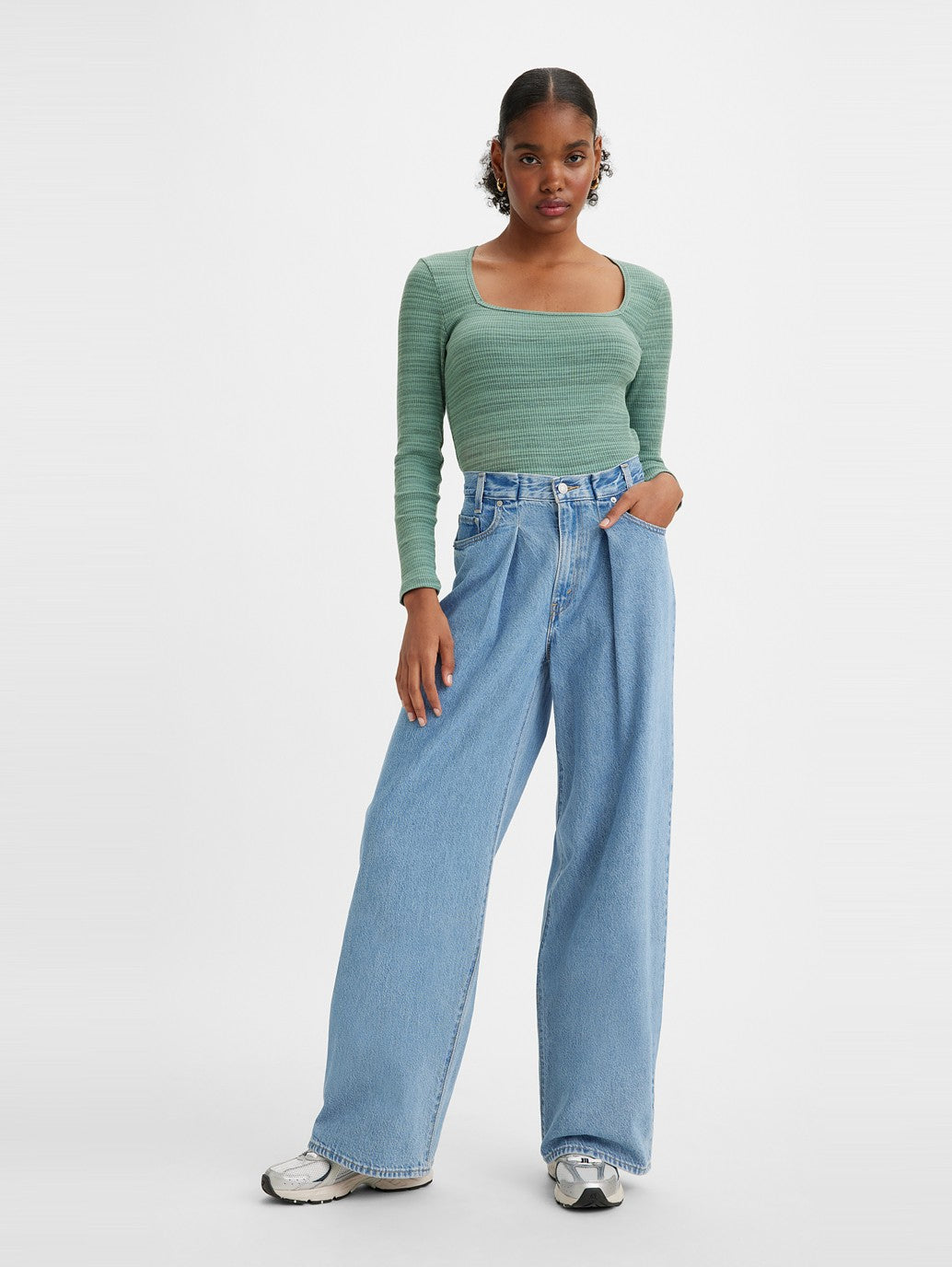 Levi's® 女用摺疊褶寬鬆牛仔褲