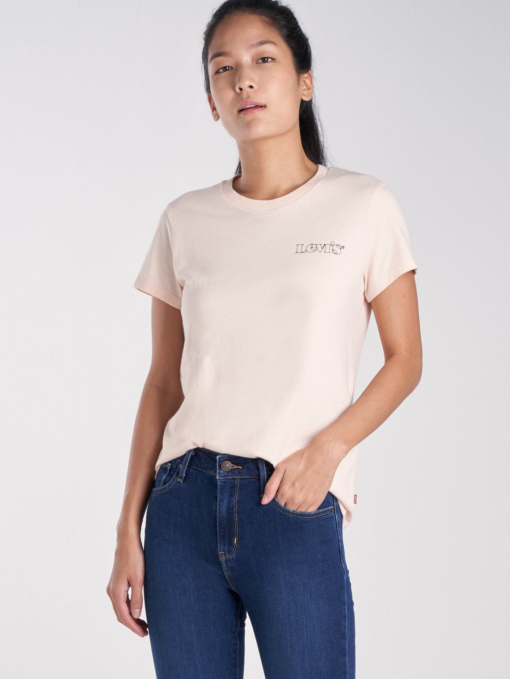 Levi's® 女用標誌完美 T 卹