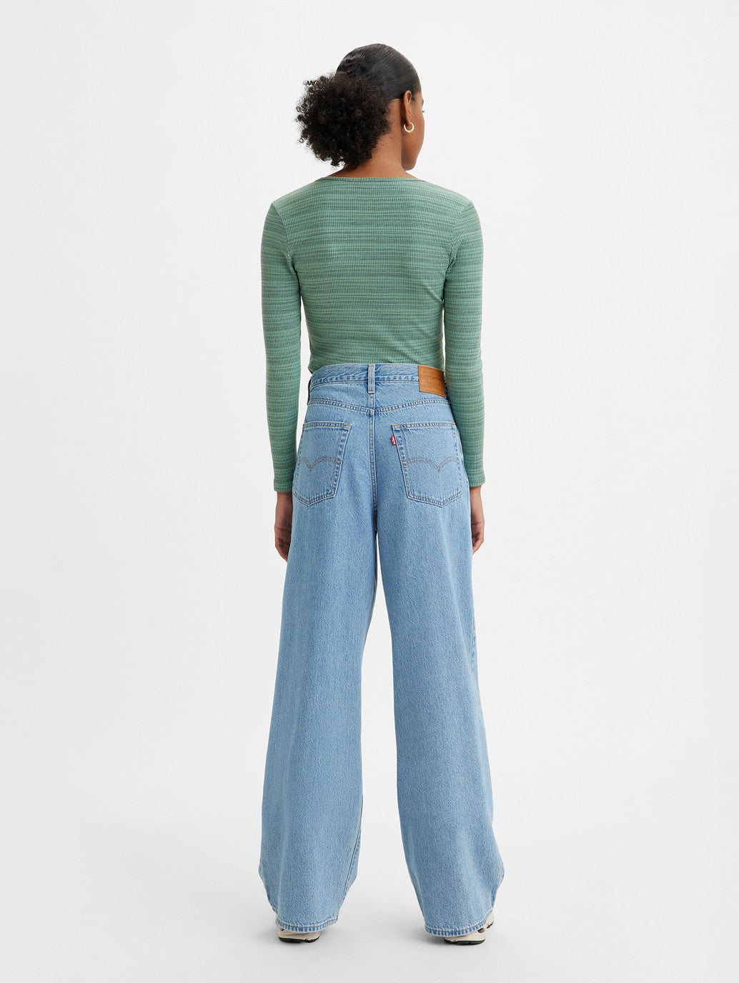 Levi's® 女用摺疊褶寬鬆牛仔褲