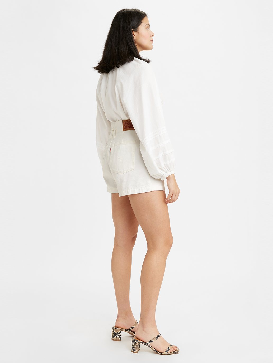 Levi's® 女款高腰媽媽牛仔褲短褲